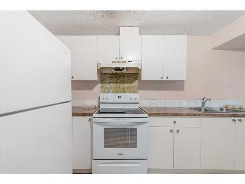 80 Costa Mesa Close Ne, Calgary, AB - Indoor Photo Showing Kitchen With Double Sink