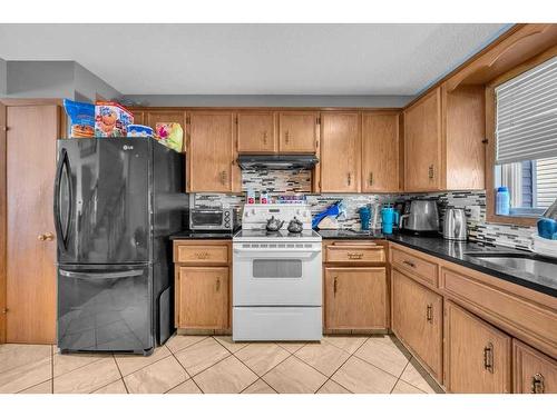 112 Whitehaven Crescent Ne, Calgary, AB - Indoor Photo Showing Kitchen