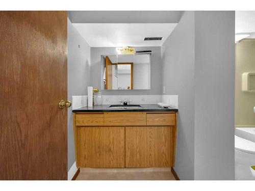 112 Whitehaven Crescent Ne, Calgary, AB - Indoor Photo Showing Bathroom