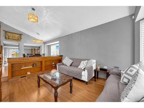 112 Whitehaven Crescent Ne, Calgary, AB - Indoor Photo Showing Living Room