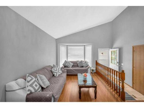 112 Whitehaven Crescent Ne, Calgary, AB - Indoor Photo Showing Living Room