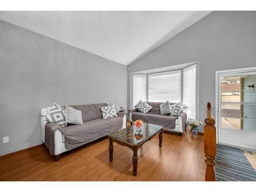 112 Whitehaven Crescent Ne, Calgary, AB - Indoor Photo Showing Living Room