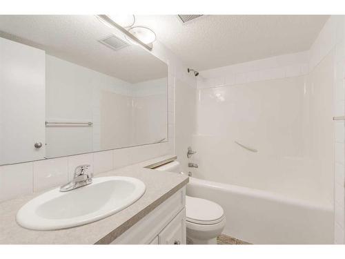 201-2000 Applevillage Court Se, Calgary, AB - Indoor Photo Showing Bathroom