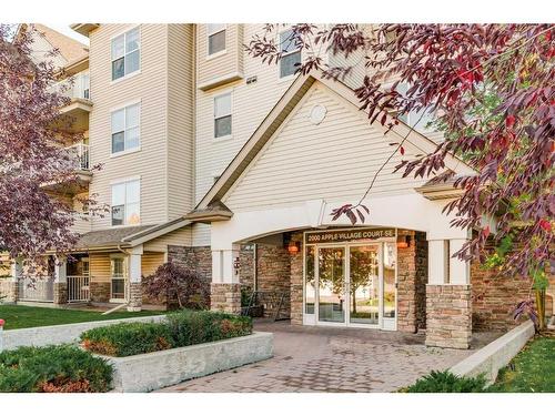 201-2000 Applevillage Court Se, Calgary, AB - Outdoor