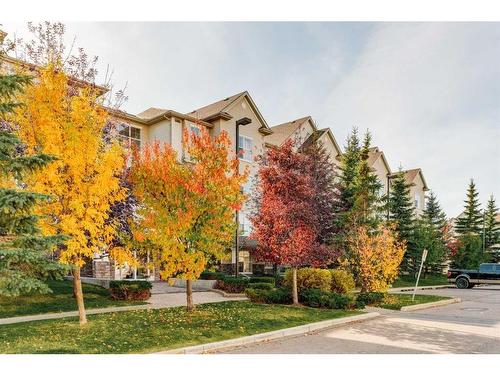 201-2000 Applevillage Court Se, Calgary, AB - Outdoor