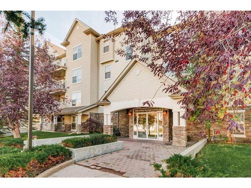 201-2000 Applevillage Court Se, Calgary, AB - Outdoor