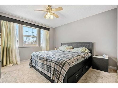 212 Silverado Range Close Sw, Calgary, AB - Indoor Photo Showing Bedroom