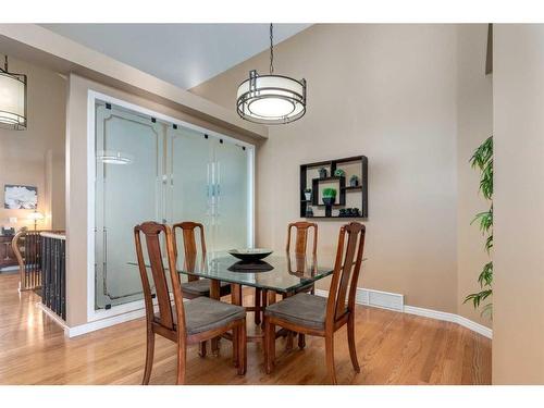 330 Diamond Drive Se, Calgary, AB - Indoor Photo Showing Dining Room