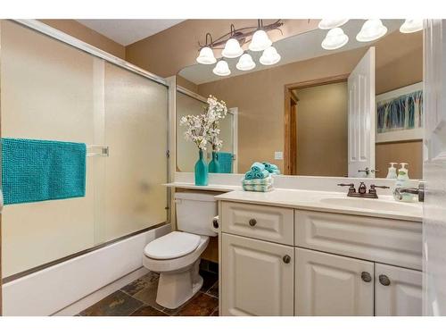 330 Diamond Drive Se, Calgary, AB - Indoor Photo Showing Bathroom