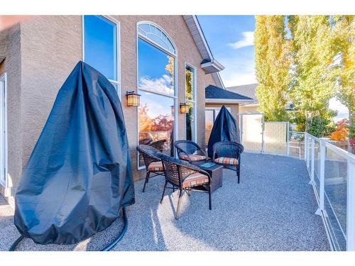 330 Diamond Drive Se, Calgary, AB - Outdoor