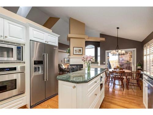 330 Diamond Drive Se, Calgary, AB - Indoor Photo Showing Kitchen With Stainless Steel Kitchen With Upgraded Kitchen