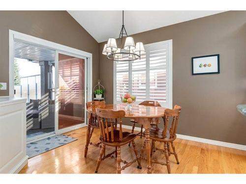 330 Diamond Drive Se, Calgary, AB - Indoor Photo Showing Dining Room