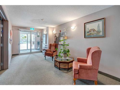 11-7720 39 Avenue Nw, Calgary, AB - Indoor