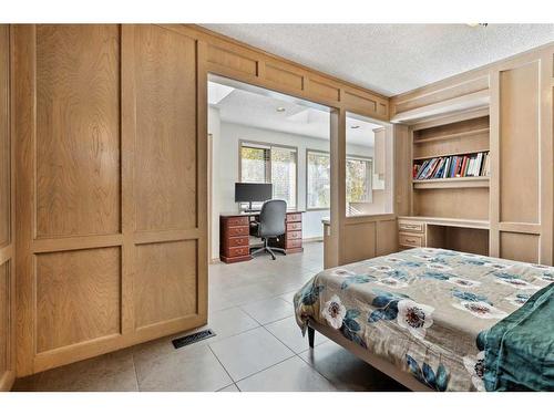 612 Varsity Estates Place Nw, Calgary, AB - Indoor Photo Showing Bedroom