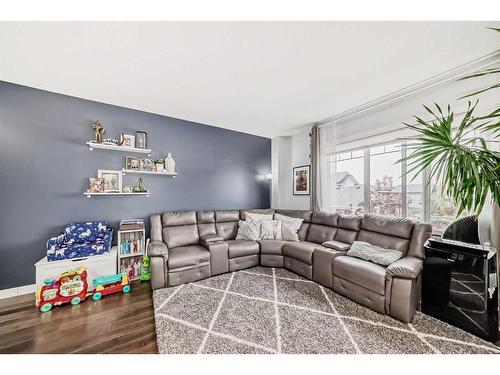 116-2802 Kings Heights Gate Se, Airdrie, AB - Indoor Photo Showing Living Room