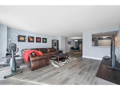 608-1100 8 Avenue Sw, Calgary, AB - Indoor Photo Showing Living Room