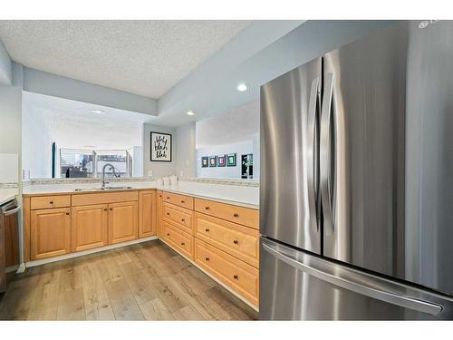 608-1100 8 Avenue Sw, Calgary, AB - Indoor Photo Showing Kitchen