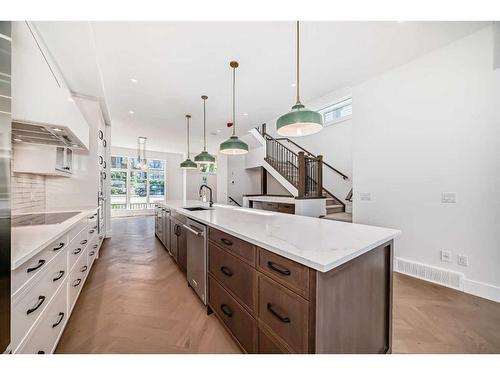 4919 22 Avenue Nw, Calgary, AB - Indoor Photo Showing Kitchen With Upgraded Kitchen