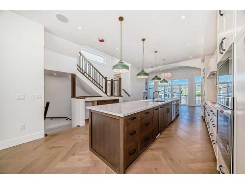 4919 22 Avenue Nw, Calgary, AB - Indoor Photo Showing Kitchen With Upgraded Kitchen