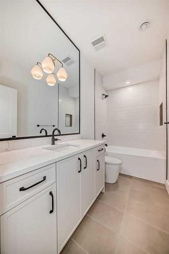 4919 22 Avenue Nw, Calgary, AB - Indoor Photo Showing Bathroom