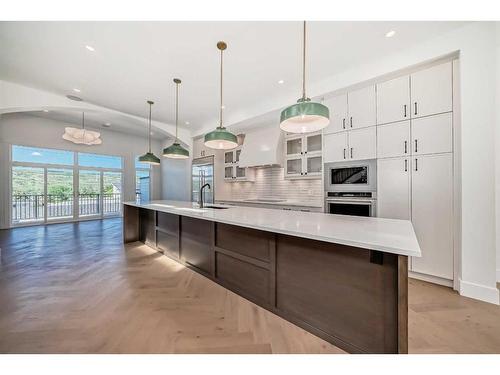 4919 22 Avenue Nw, Calgary, AB - Indoor Photo Showing Kitchen With Upgraded Kitchen