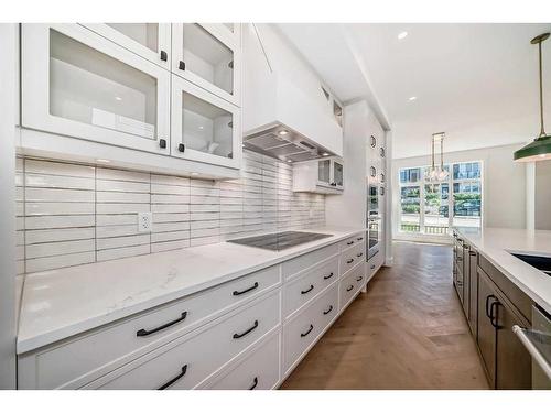 4919 22 Avenue Nw, Calgary, AB - Indoor Photo Showing Kitchen With Upgraded Kitchen