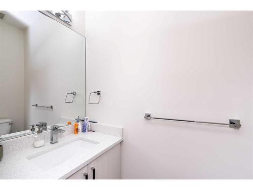 105-116 Saddlestone Heath Ne, Calgary, AB - Indoor Photo Showing Bathroom