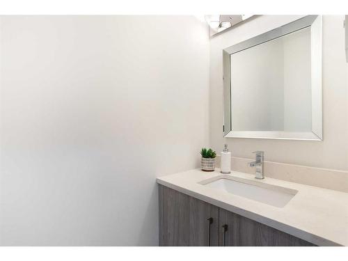 1918 48 Street Nw, Calgary, AB - Indoor Photo Showing Bathroom