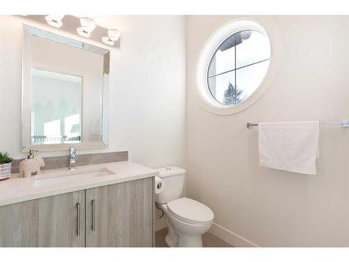 1918 48 Street Nw, Calgary, AB - Indoor Photo Showing Bathroom