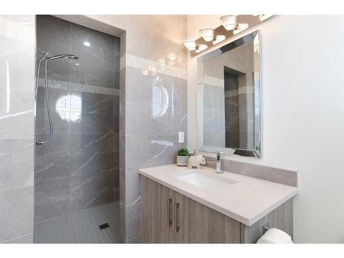 1918 48 Street Nw, Calgary, AB - Indoor Photo Showing Bathroom