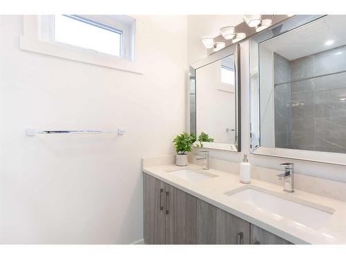 1918 48 Street Nw, Calgary, AB - Indoor Photo Showing Bathroom