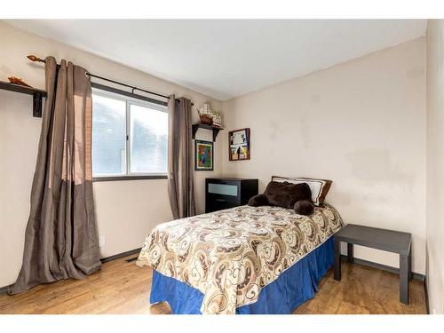 22 Martingrove Mews Ne, Calgary, AB - Indoor Photo Showing Bedroom