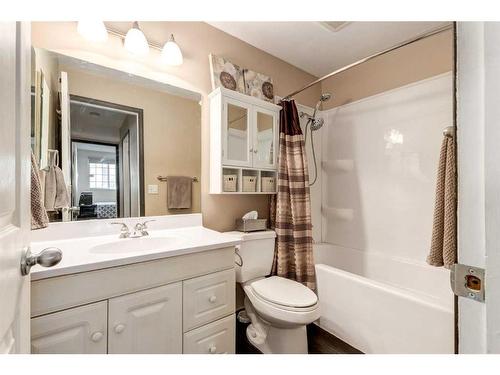 22 Martingrove Mews Ne, Calgary, AB - Indoor Photo Showing Bathroom