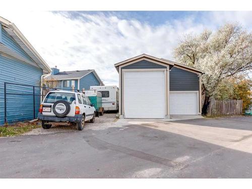 22 Martingrove Mews Ne, Calgary, AB - Outdoor