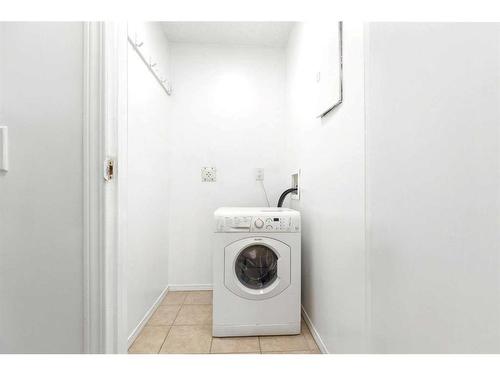 103-1712 38 Street Se, Calgary, AB - Indoor Photo Showing Laundry Room