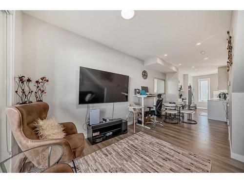 38 Evanscrest Court Nw, Calgary, AB - Indoor Photo Showing Living Room