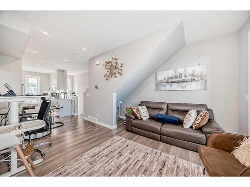 38 Evanscrest Court Nw, Calgary, AB - Indoor Photo Showing Living Room