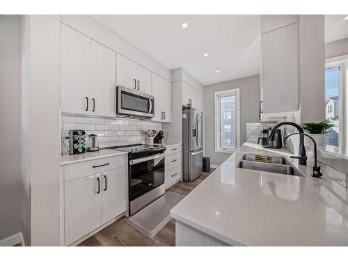 38 Evanscrest Court Nw, Calgary, AB - Indoor Photo Showing Kitchen With Stainless Steel Kitchen With Double Sink With Upgraded Kitchen