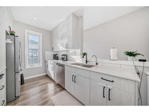 38 Evanscrest Court Nw, Calgary, AB - Indoor Photo Showing Kitchen With Double Sink