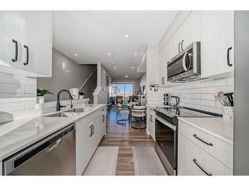 38 Evanscrest Court Nw, Calgary, AB - Indoor Photo Showing Kitchen With Double Sink With Upgraded Kitchen