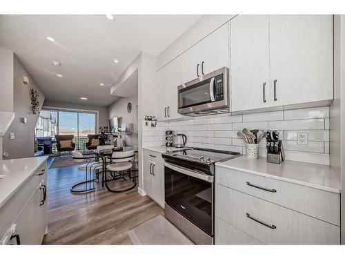 38 Evanscrest Court Nw, Calgary, AB - Indoor Photo Showing Kitchen With Upgraded Kitchen