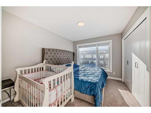 38 Evanscrest Court Nw, Calgary, AB - Indoor Photo Showing Bedroom