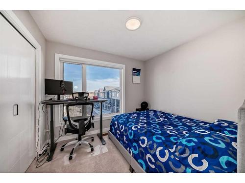 38 Evanscrest Court Nw, Calgary, AB - Indoor Photo Showing Bedroom