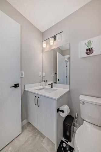 38 Evanscrest Court Nw, Calgary, AB - Indoor Photo Showing Bathroom