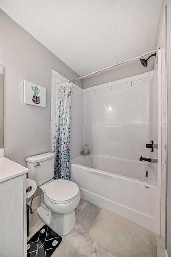 38 Evanscrest Court Nw, Calgary, AB - Indoor Photo Showing Bathroom