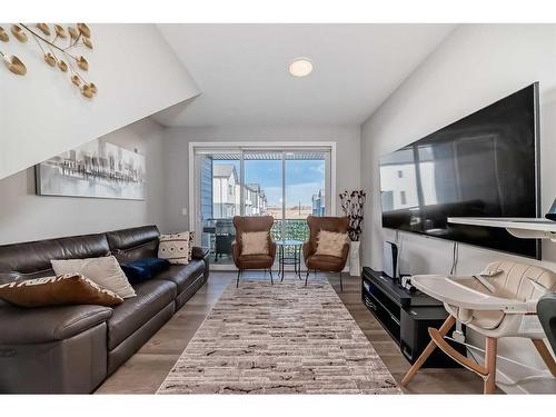 38 Evanscrest Court Nw, Calgary, AB - Indoor Photo Showing Living Room