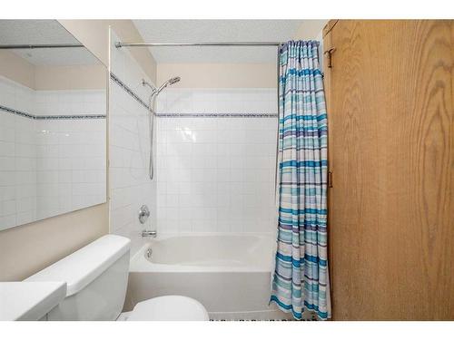 110 Hidden Ranch Circle Nw, Calgary, AB - Indoor Photo Showing Bathroom