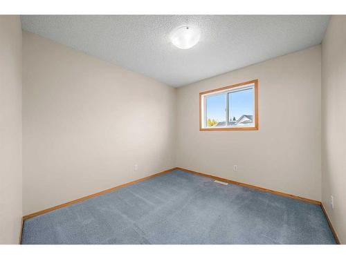 110 Hidden Ranch Circle Nw, Calgary, AB - Indoor Photo Showing Other Room