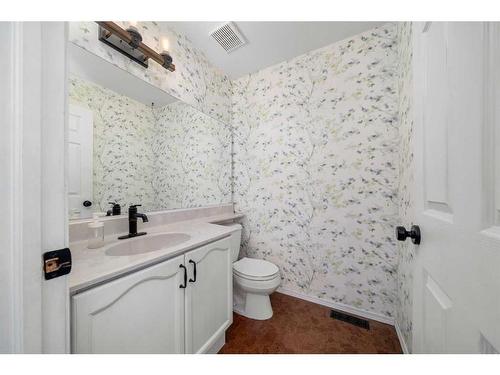 110 Hidden Ranch Circle Nw, Calgary, AB - Indoor Photo Showing Bathroom