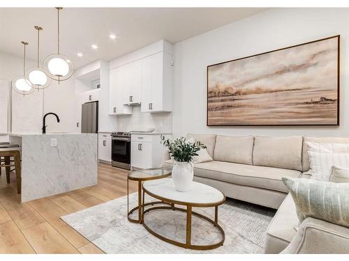 2024 22 Avenue Nw, Calgary, AB - Indoor Photo Showing Living Room